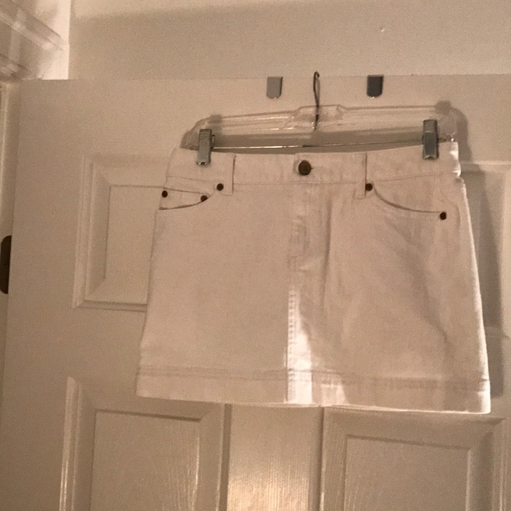 White jean Lilly Pulitzer skirt